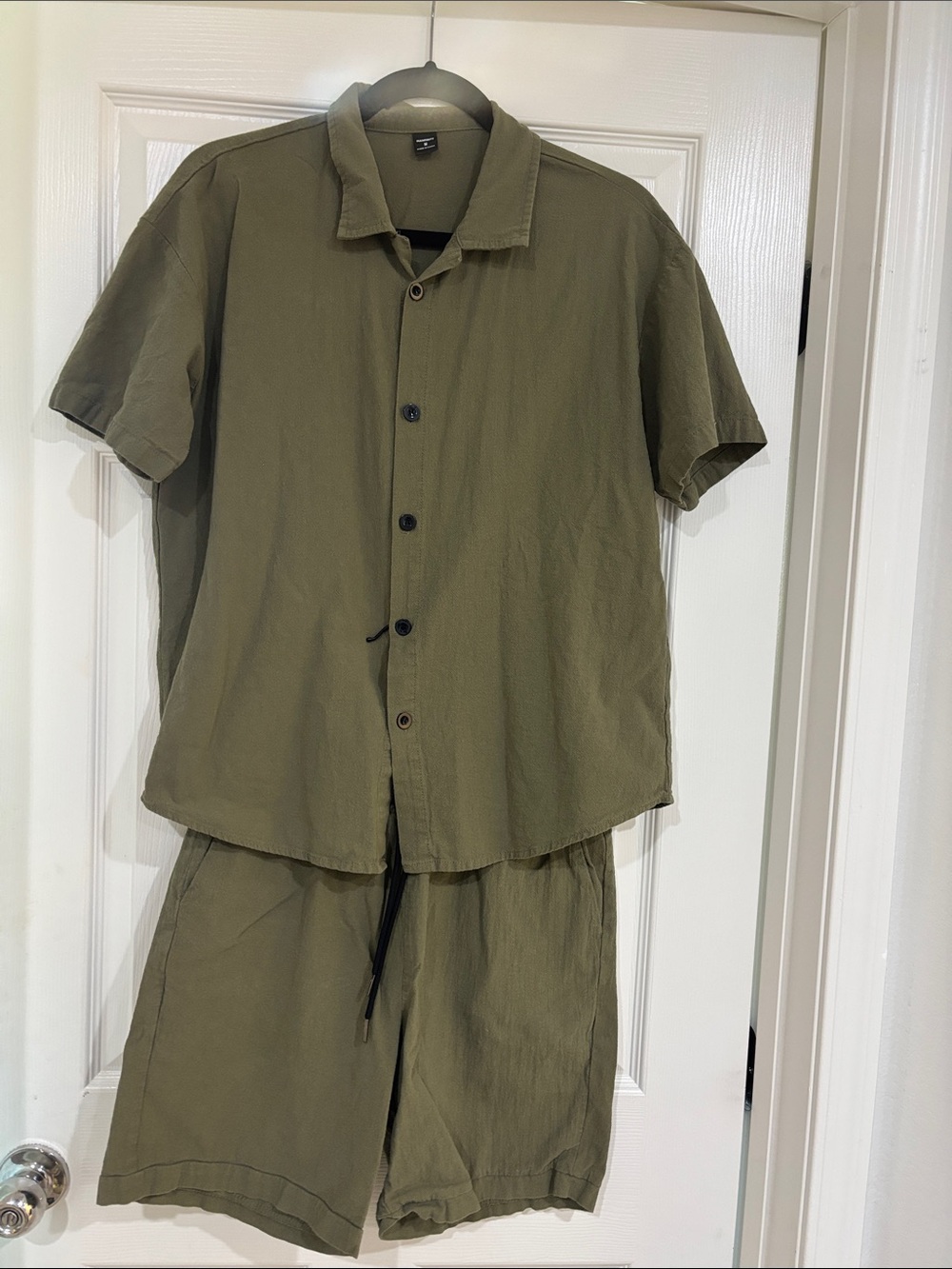 Casual Short-Sleeve Button-Down Shirt in Olive